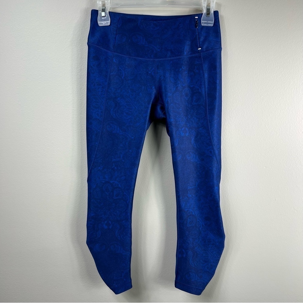 CALIA by Carrie Underwood blue paisley print ankle length capri leggings Sz S